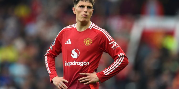 Alejandro Garnacho atendió a un hincha del Manchester United que lo criticó