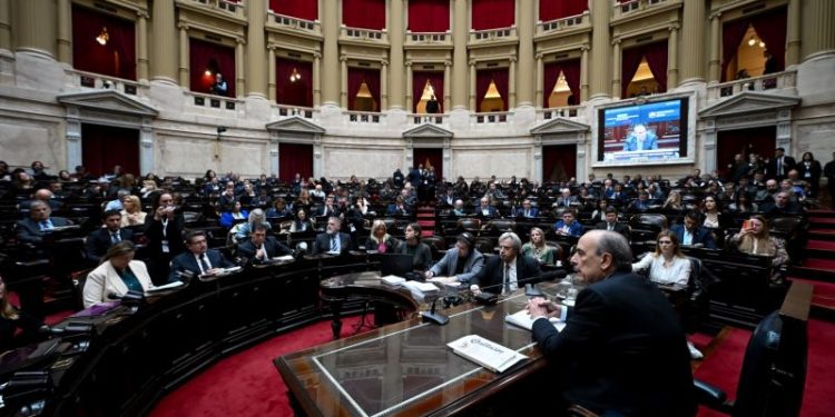 Ante Diputados, Francos dijo que analizará uno de los decretos más cuestionados por la oposición