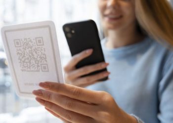 Antes dela tarjeta bimonetaria, billetera virtual lanza la opción de pagar en dólares con código QR