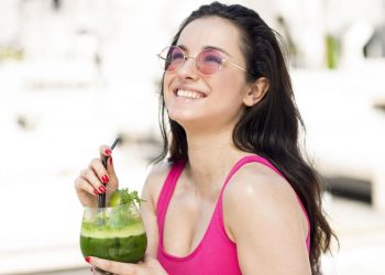 Anticansancio y ayuda a adelgazar: la receta del licuado natural de pera, remolacha y palta que podés tomar en casa