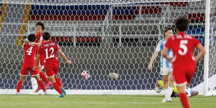 Argentina sufrió una contundente derrota en su debut en el Mundial Sub 20