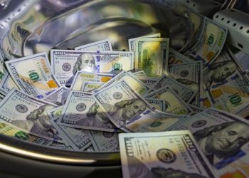 Blanqueo: alertan por un “agujero negro” que impide retirar el dinero en efectivo