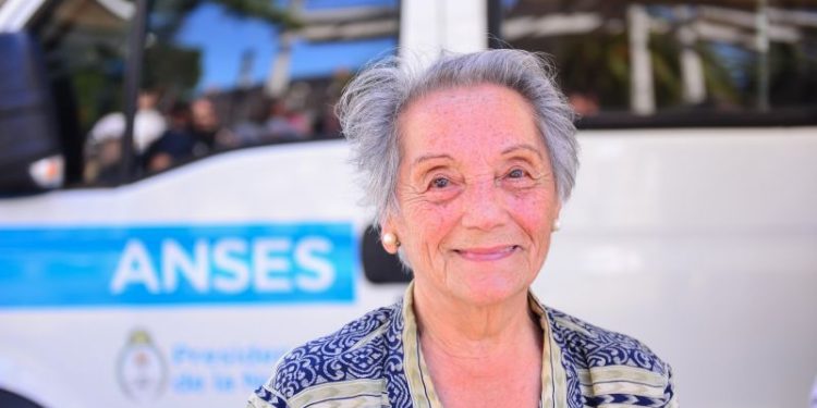 Bono a jubilados de ANSES: el Gobierno dio detalles de qué va a pasar en octubre