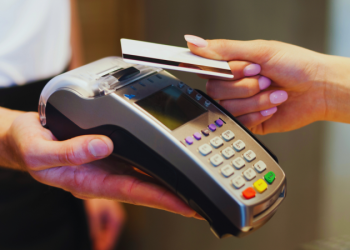 Cambiaron las tarjetas: la nueva disposición que afecta a todos los pagos ahora