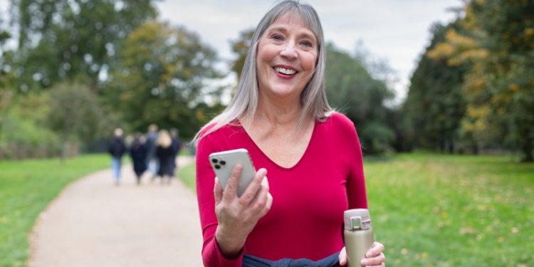 Caminata a los 50 años: recomendaciones y lo que hay que evitar si el objetivo es quemar calorías con este ejercicio