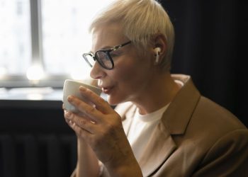 Chau café: la investigación científica que reveló qué efectos tiene esta bebida en las capacidades cognitivas después de los 60 años