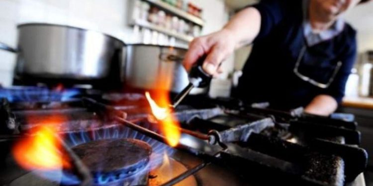 Cierra el plazo para pedir los subsidios de luz y gas: cómo anotarse y pagar menos