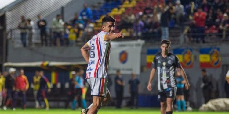 Colegiales se hizo fuerte en casa, le ganó a Fénix y sueña con el Clausura