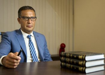 Cornejo vs. juez Sarmiento: se abrió el debate sobre la liberación del exconvicto que asesinó al policía retirado