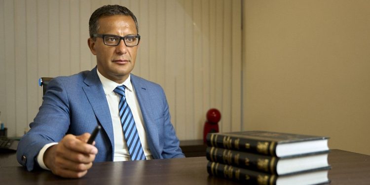 Cornejo vs. juez Sarmiento: se abrió el debate sobre la liberación del exconvicto que asesinó al policía retirado