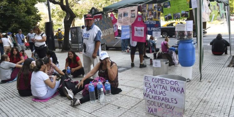 Cuál es la provincia y las zonas urbanas más pobres en el primer semestre