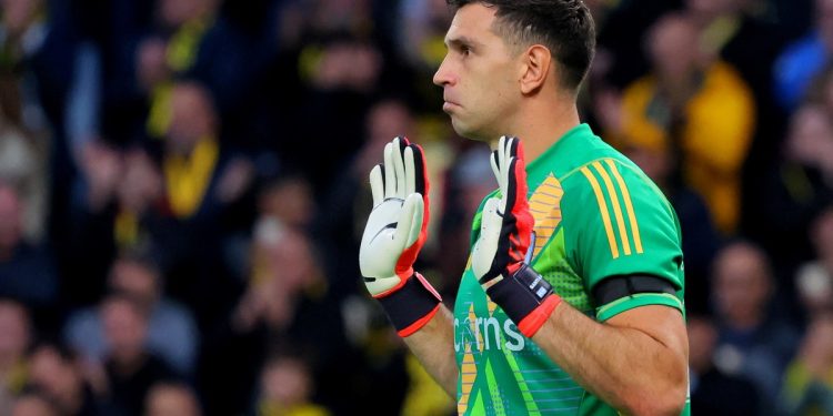 Cuando Dibu Martínez camina por la cornisa