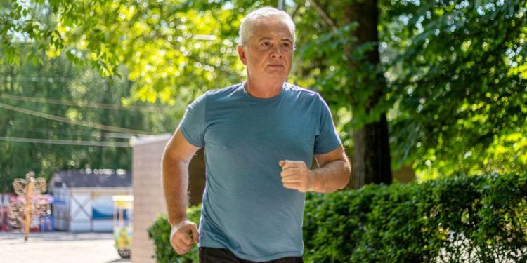 Cuánto tiempo se debe caminar al día para estar saludable a los 30, 40, 50, 60 y más