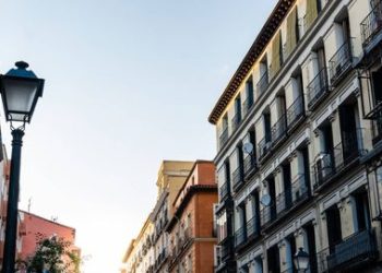 El economista Gonzalo Bernardos se pronuncia sobre el problema que se viene con el alquiler temporal: ¿Quién será la víctima y el beneficiado?