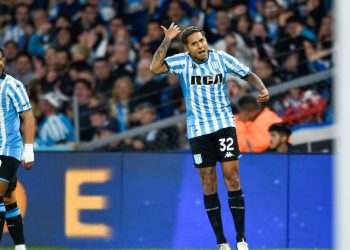 El golazo de Racing en la Sudamericana: a los 18 segundos y desde 25 metros