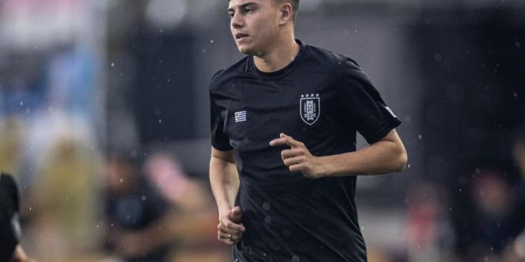 El juvenil de 18 años, de la Segunda División de Uruguay, que va a usar la 9 de Luis Suárez