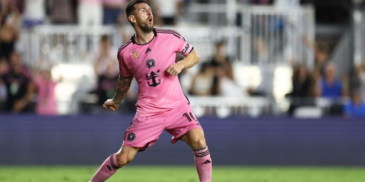 El nuevo festejo de superhéroe de Messi: ¿a quién hizo esta vez?