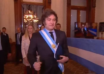 El saludo especial a Pagano, las chicanas opositoras y la presencia de Yuyito: el paso de Milei por el Congreso