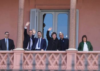 El superávit fiscal y la baja de la inflación, cueste lo que cueste