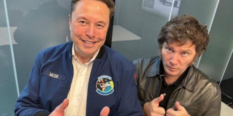 Elon Musk aseguró que sus empresas “buscan maneras de invertir en la Argentina”