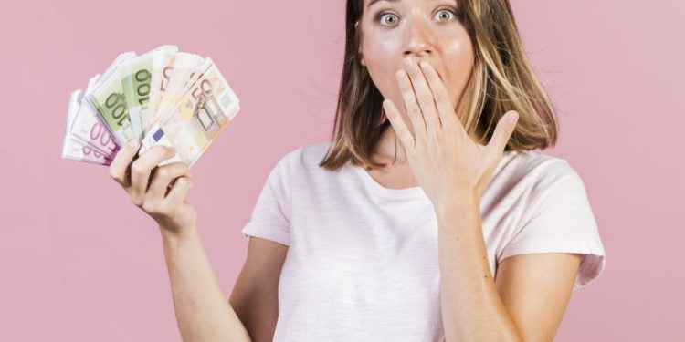 Emigrar: los 7 países europeos en los que el salario anual promedio va de 20.000 a 30.000 euros y cómo conseguir la visa para trabajar