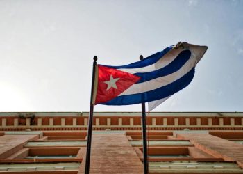 Enviar dinero a Cuba para ayudar a familiares