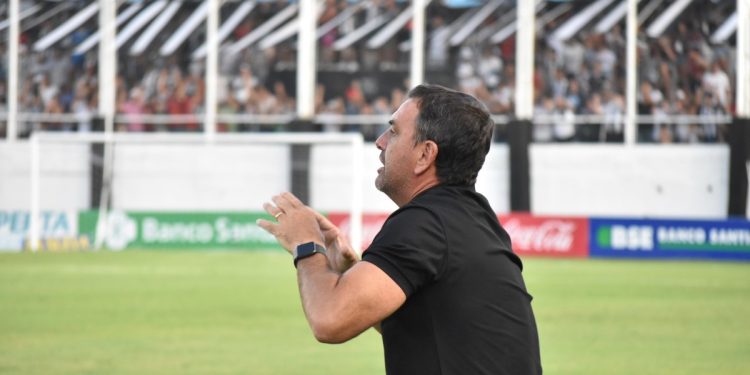 Es oficial: Colón cerró a su nuevo técnico para la recta final del Nacional