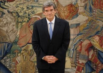 Escrivá pide reforzar la independencia del BdE y crea un equipo para revisar la ley de autonomía