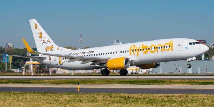 Flybondi ofrece 90% de descuento a quienes tienen vuelos cancelados por el paro
