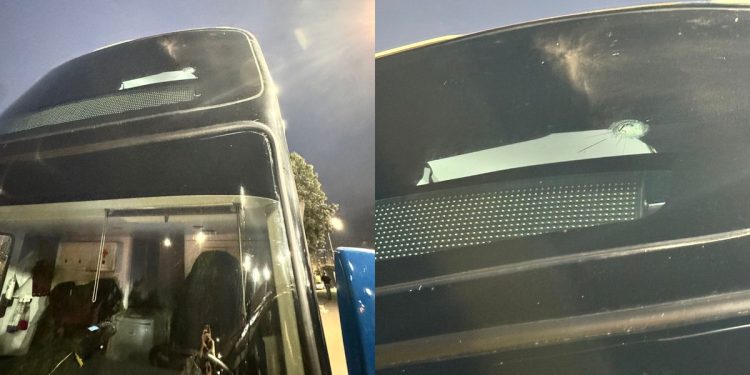 Fotos: le tiraron piedras al micro de River en la previa a Colo Colo