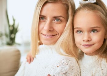 Genética humana: la historia de adaptación evolutiva que hay detrás de las personas rubias con ojos claros