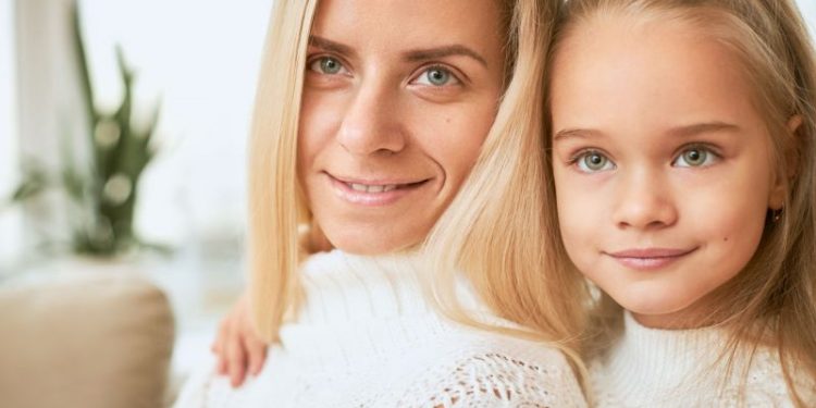 Genética humana: la historia de adaptación evolutiva que hay detrás de las personas rubias con ojos claros