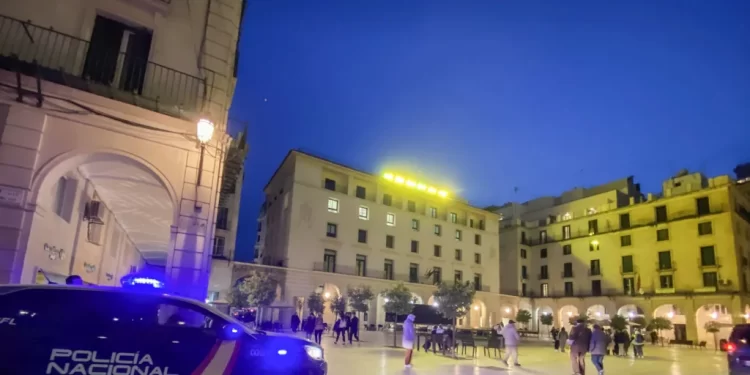 Una mujer se enfrenta a once años de cárcel por prostituir en Alicante a una menor tutelada por la Generalitat Valenciana