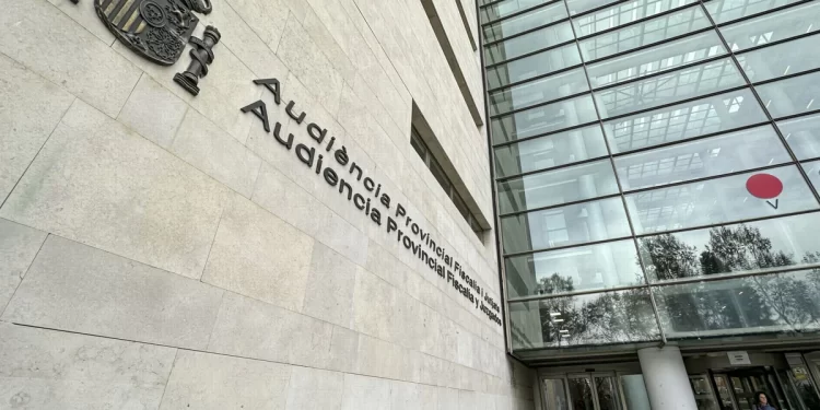 Dos hermanos se enfrentan a penas de cinco y tres años de cárcel acusados de agredir sexualmente a una menor en Gandía