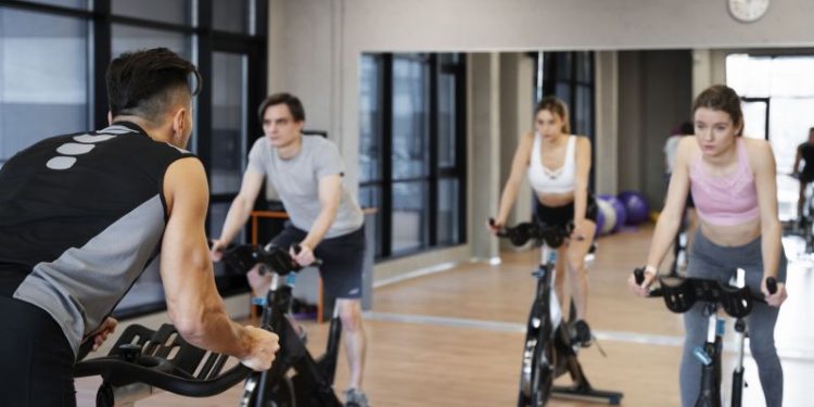 La cantidad de veces por semana que hay que entrenar para aprovechar los beneficios de usar la bicicleta fija