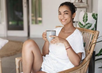 La infusión clave para relajarse y liberar el estrés que se usa hace siglos: en la Antigua Grecia la recetaban para tratar el insomnio