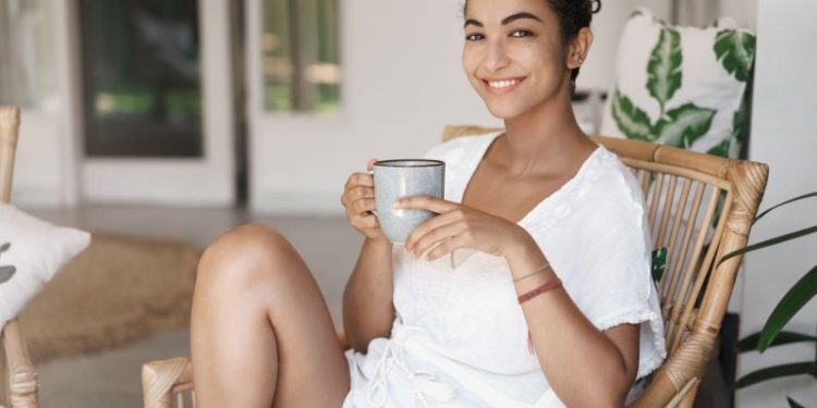 La infusión clave para relajarse y liberar el estrés que se usa hace siglos: en la Antigua Grecia la recetaban para tratar el insomnio