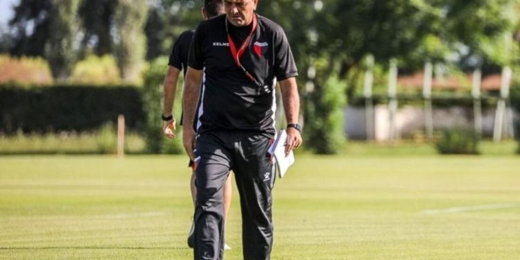 La primera decisión fuerte de Diego Osella como entrenador de Colón