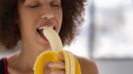 ¿Por qué conviene comer una banana después de cada cena? La ciencia explica cuáles son los múltiples beneficios que tiene