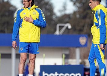 Los equipos que probó Martínez, con Cavani-Merentiel y línea de cuatro
