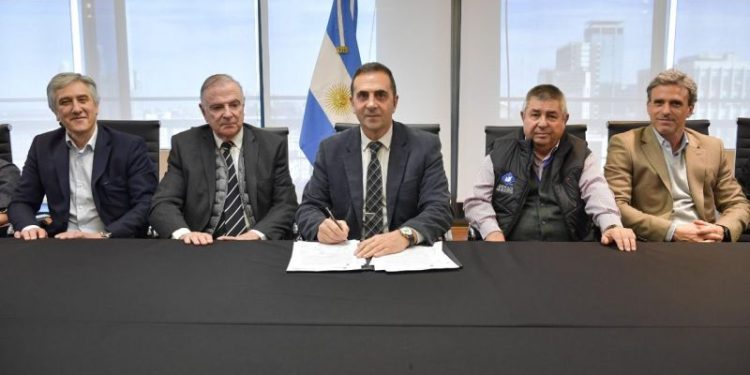 Los petroleros firmaron un histórico acuerdo salarial y destraban el conflicto en Vaca Muerta