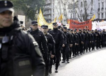 Marcha contra el veto: un informe oficial “marca” los políticos presentes y cuenta qué pasó en la calle