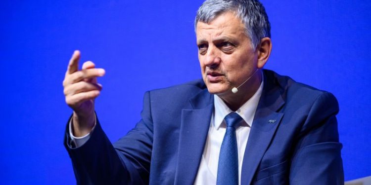 Mega inversión de GNL: el CEO de YPF reveló qué pasará en caso de que Petronas no siga