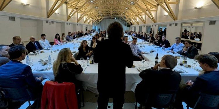 Milei y su mesa chica agasajaron con un asado en Olivos a los diputados que blindaron su veto