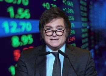 Por ahora, Milei atraviesa sin impacto financiero la caída en las encuestas