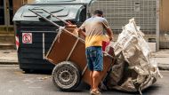 Se conoce el primer dato de pobreza de Milei: alarma por el impacto en la infancia