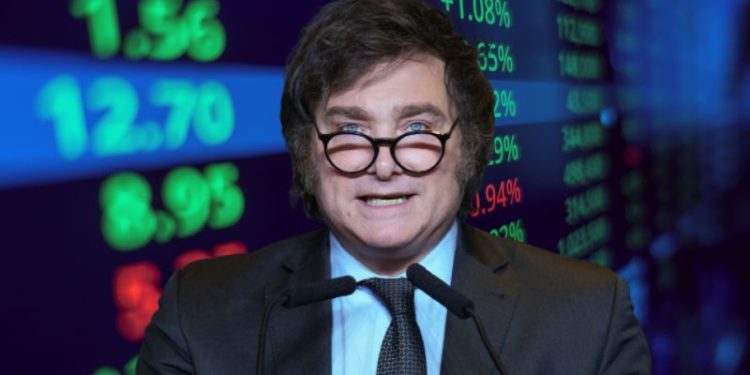 Por ahora, Milei atraviesa sin impacto financiero la caída en las encuestas