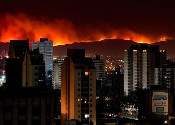 Devastadores incendios en Córdoba con residencias quemadas, evacuaciones y bomberos en alto riesgo