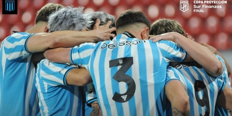Racing sufrió pero le ganó el clásico a Independiente