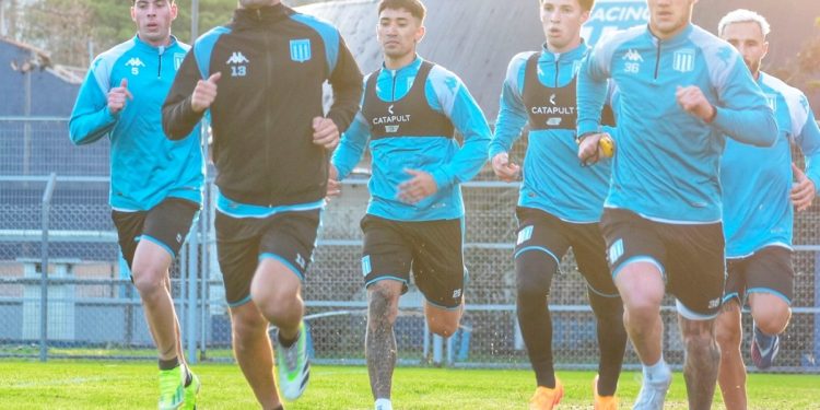 Racing vs. Paranaense: el desafío más grande y una racha de 27 años